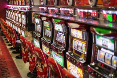 jpkuy99 platform showing live-dealer table, sportsbook, and slot games on mobile