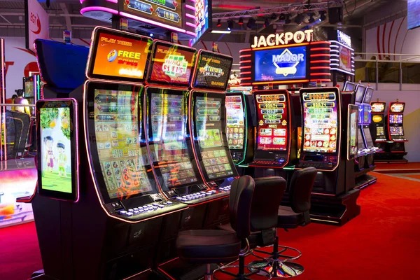 Mobile phone displaying Cambodia Pools table selection and betting interface