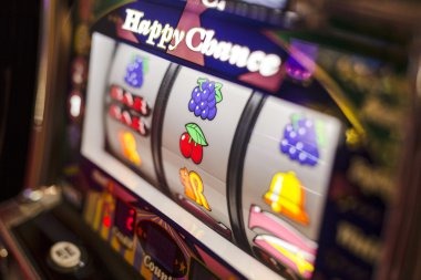Live roulette table on jpkuy99 mobile app with dealer and betting interface